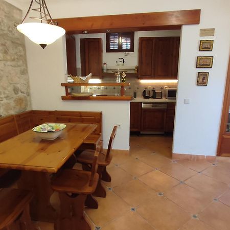 Villa Rustika Sutivan Luaran gambar