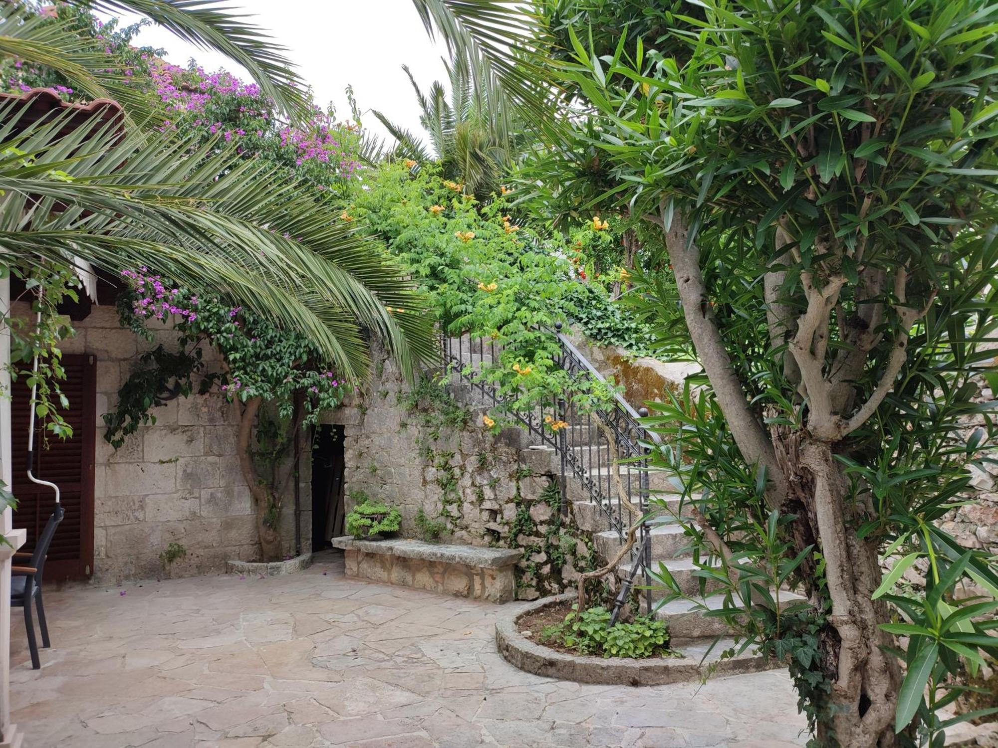 Villa Rustika Sutivan Luaran gambar