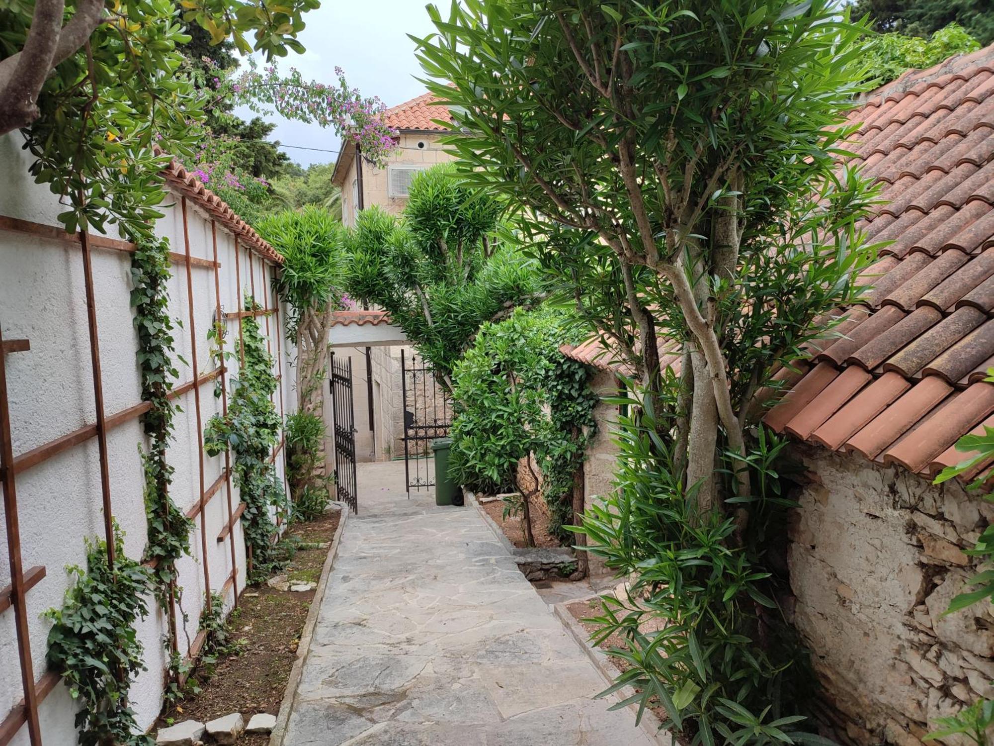 Villa Rustika Sutivan Luaran gambar