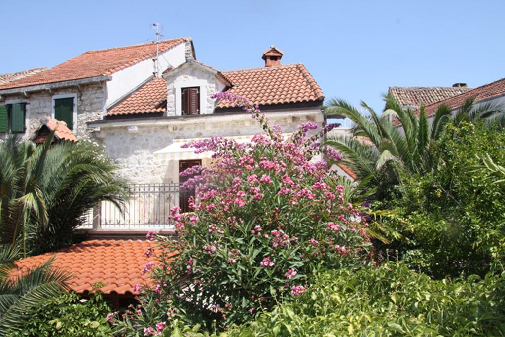 Villa Rustika Sutivan Luaran gambar
