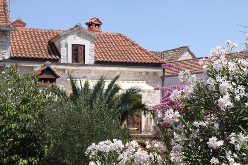 Villa Rustika Sutivan Luaran gambar
